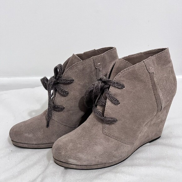 Dolce Vita Gael Lace Up Wedge Bootie Size 11 Taupe Suede Classic Minimalist - Picture 1 of 10